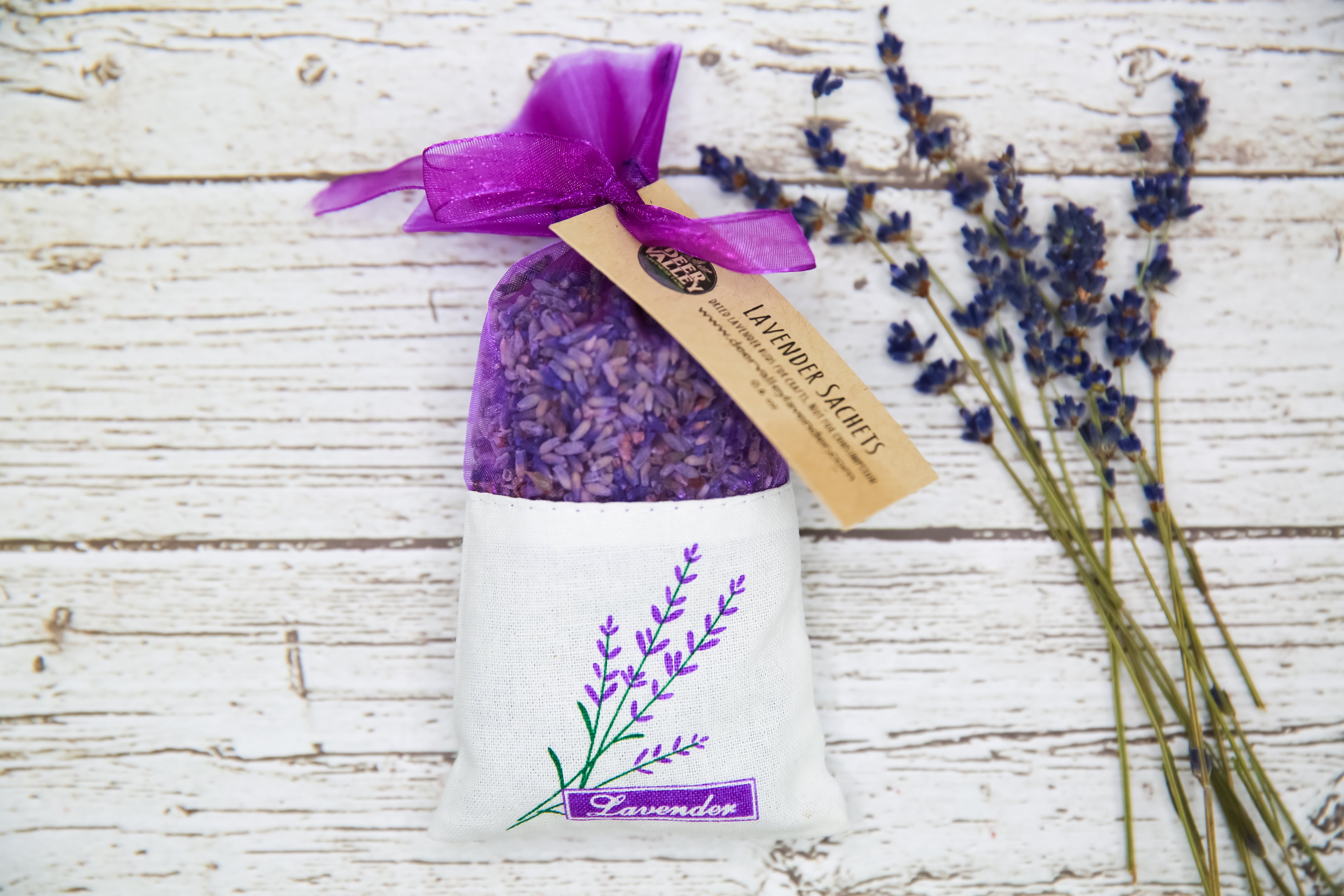 Bouquet of dry lavender flowers and sachets filled with dried lavender  Stock Photo by ©ChamilleWhite 140011974
